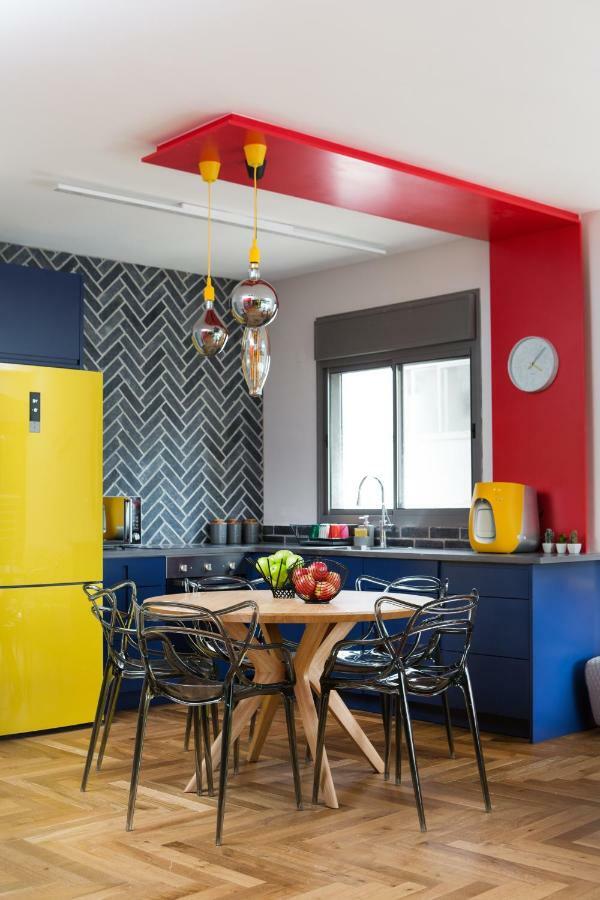 Colorful Bnb Apartment ハイファ エクステリア 写真