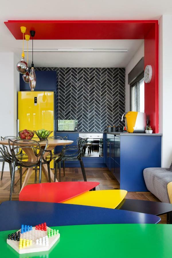 Colorful Bnb Apartment ハイファ エクステリア 写真