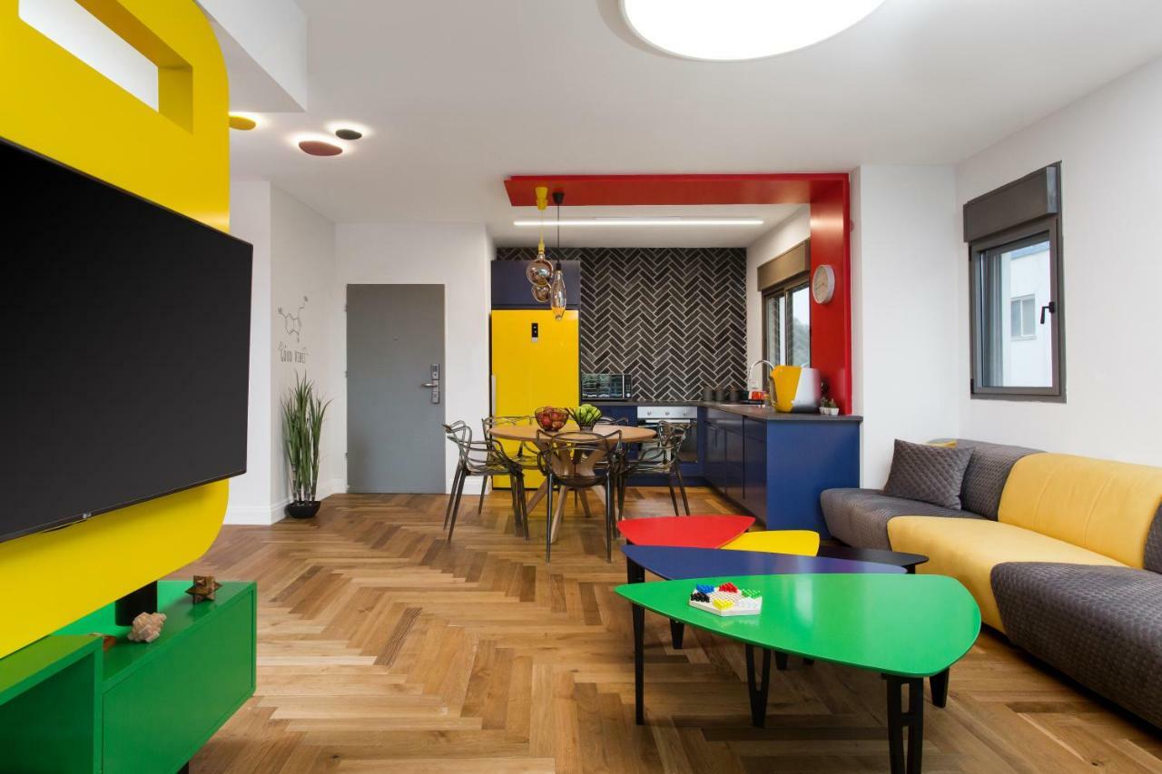 Colorful Bnb Apartment ハイファ エクステリア 写真